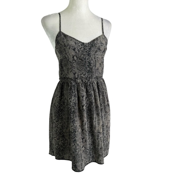 Wilfred Dresses & Skirts - Wilfred Aritzia 100% Silk Nina Snakeskin Print Bustier Mini Dress Size 6